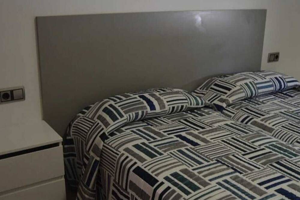Ganze Wohnung, Apartment for 4 people on the seafront in Roses in Olot, Naturpark Zona Volcànica de la Garrotxa