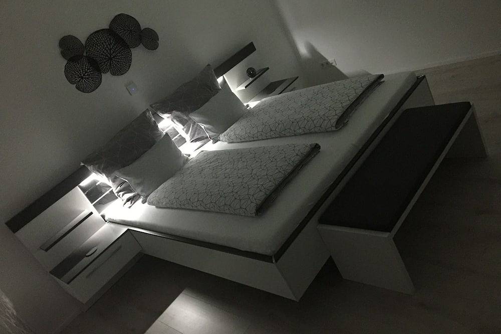 Ganze Wohnung, Exclusive Designer - Ferienwohnung Black White 124 m² in Raubling, Bayerische Alpen