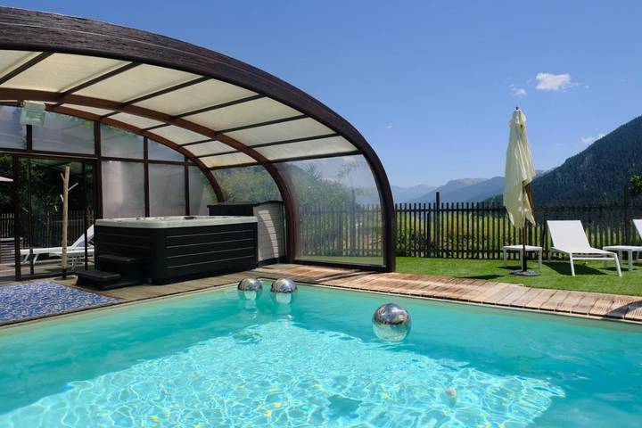 Apartamento para 2 personas, con vistas y sauna además de piscina y jardín, Se admiten mascotas en Auron