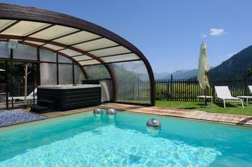 Hôtel pour 2 personnes, avec vue et sauna ainsi que piscine et jardin, animaux acceptés dans Auron