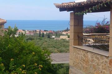 Location de vacances pour 10 personnes, avec jardin et balcon dans Stoupa