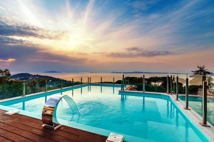 Villa per 10 persone, con Balcone e Terrazza nonché Giardino a Sorrento