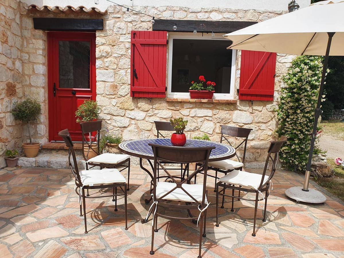 Chambre d'Hôtes "Au Clos des Redonnets" avec Piscine in Saint-Cézaire-sur-Siagne, Région de Cannes