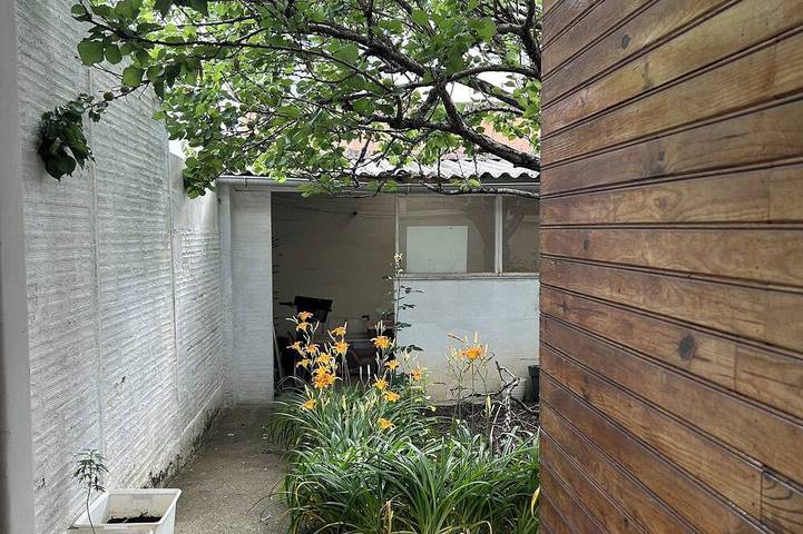 Appartement entier, Studio 22m² rénové sur cours arborée privée in Issy-les-Moulineaux, Hauts-de-Seine