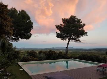 Cottage pour 2 personnes, avec piscine et jardin dans le Luberon
