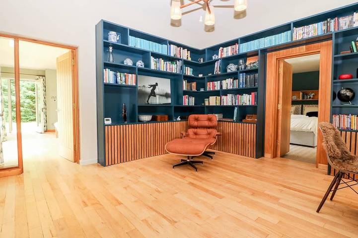 Under Catswood, pet friendly, luxury holiday cottage in Stroud in Stroud, Gloucestershire