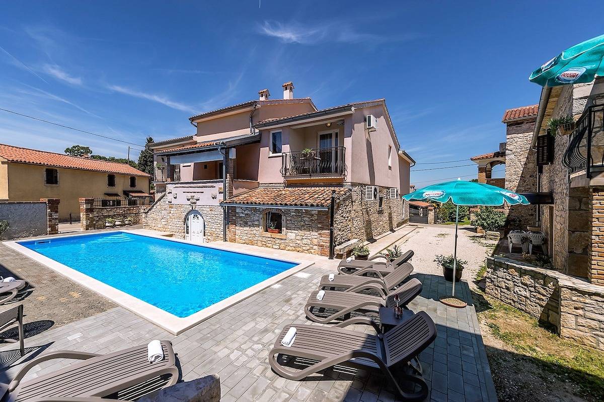 Ganze Wohnung, Erdgeschosswohnung Fiorela I in Villa Valtrazza in Tar (Kroatien), Novigrad