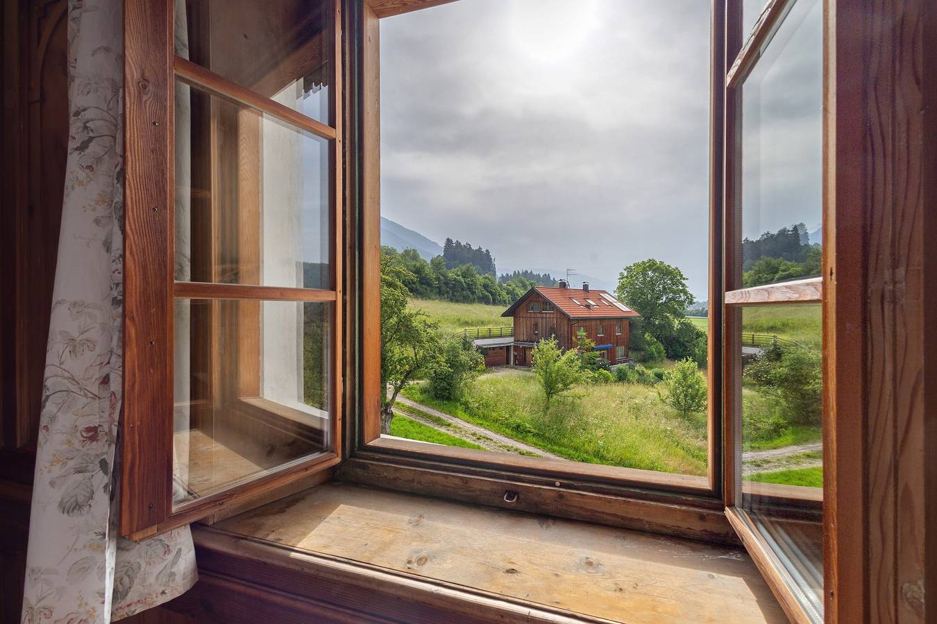 Ganze Wohnung, Ferienwohnung 'Ansitz Baumannhof Erker Suite' mit Bergblick, Gemeinschaftsgarten und Wlan in Issing, Pfalzen
