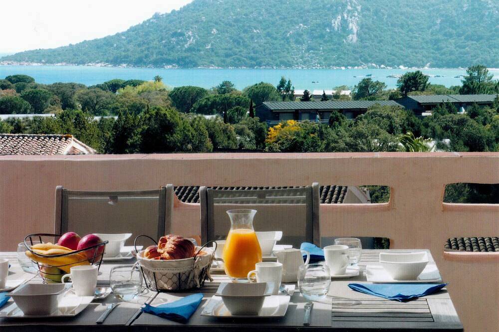 Appartamento intero, Magnifica vista sul mare in residenza privata con piscina. Situato a 300 m dalla spiaggia in Santa Giulia, Porto Vecchio