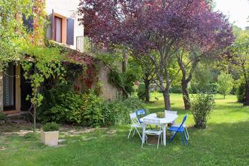 Gîte pour 6 personnes, avec terrasse et jardin à Riez