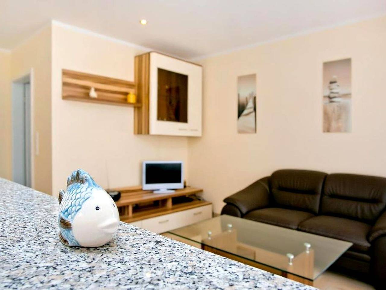 Ganze Ferienwohnung, Bungalow Rugia Breege - mit Garten, Hunde erlaubt - Bungalow Rugia in Breege für 4 Personen mit Garten, Parkplatz und Grill in Breege, Rügen