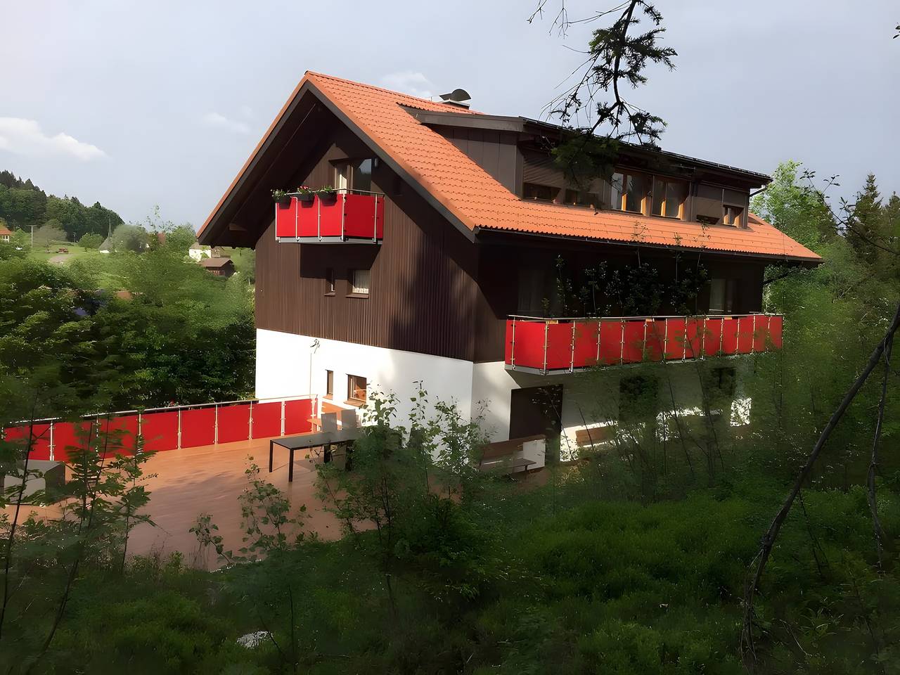 Ganze Wohnung, Ferienwohnung '3' mit gemeinsamer Terrasse, Balkon und Wlan in Dachsberg, Südschwarzwald