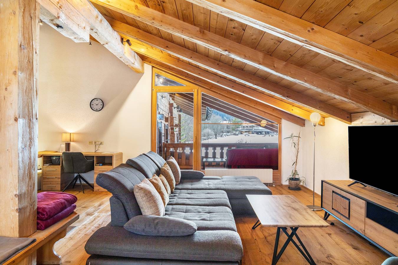 Apartamento inteiro, Apartamento 'Kracherlemoos' com vista para a montanha, terraço partilhado e acesso Wi-Fi in Seefeld in Tirol, Innsbruck-Land