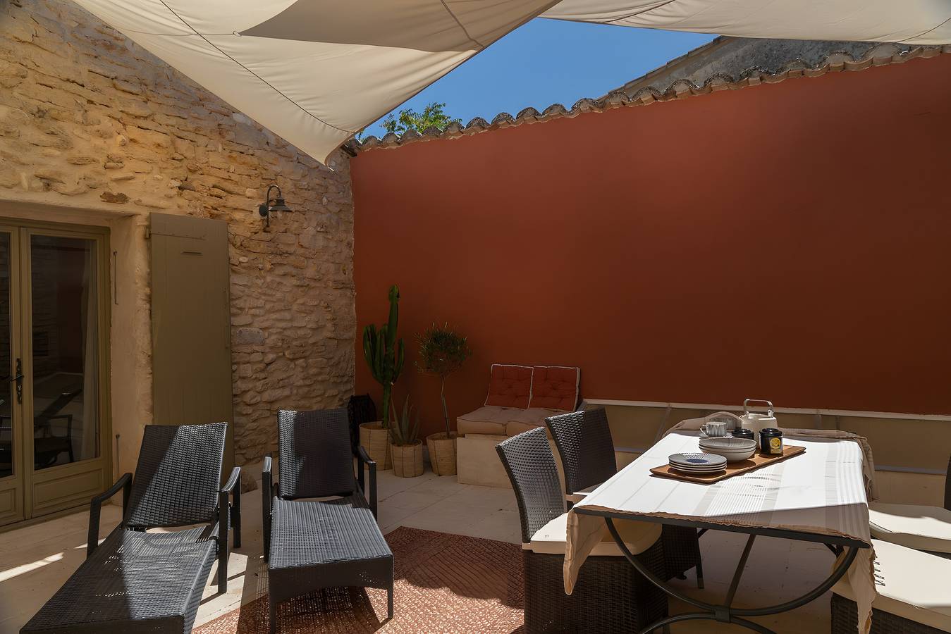 Ganze Wohnung, Appartement Olivier mit Pool, Bergblick, Wlan und Klimaanlage in Cabrières-d'Avignon, Regionaler Naturpark Luberon