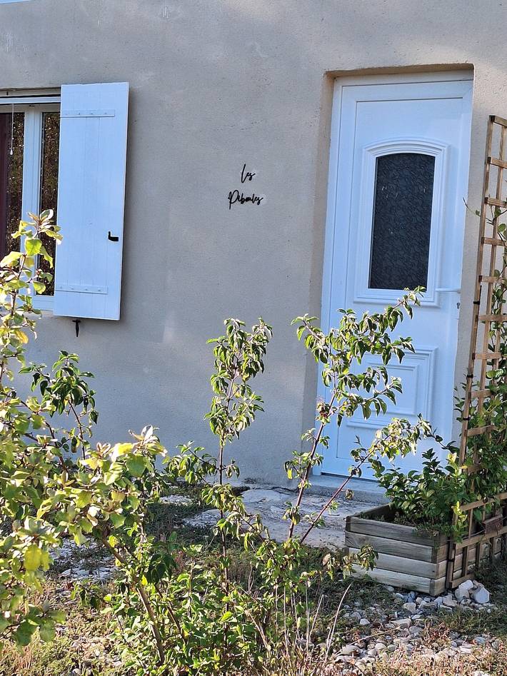 Holiday home 'Gîte Les Piboules' with Mountain View, Wi-Fi and Air Conditioning in Caseneuve, Parc naturel régional du Luberon