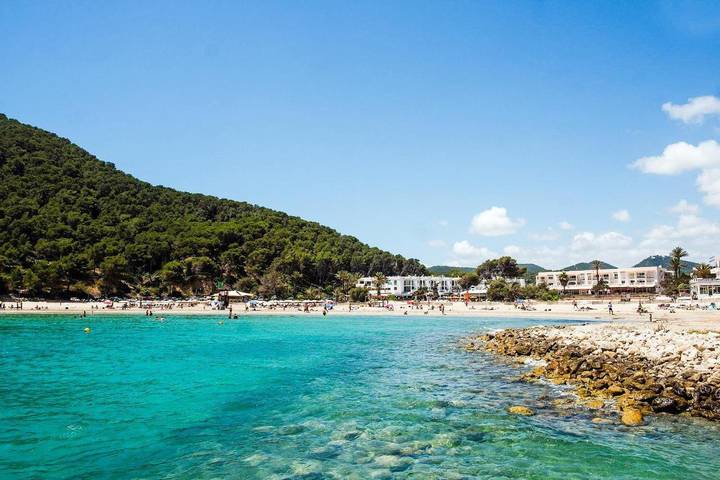 Location de vacances pour 14 personnes, avec jardin ainsi que piscine et vue à Cala Llonga - 4