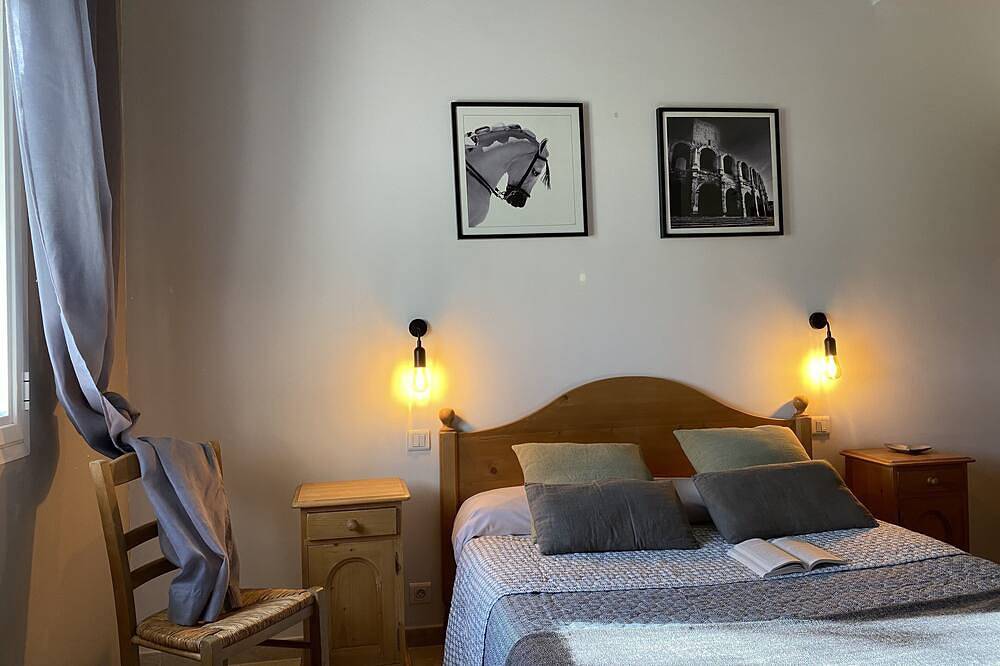 Gite L'Olivier 3 *** with swimming pool in a Mas Provençal in the heart of Provence in Fontvieille, Arles region