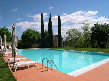 Appartamento per 2 persone, con giardino e panorama nonché piscina, con animali domestici in Certaldo