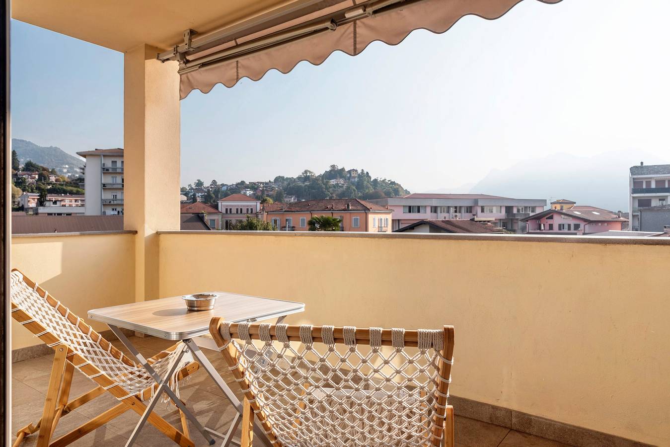 Entire apartment, Apartment 'Casa Palmy' with Mountain View, Wi-Fi and Air Conditioning in Intra (Verbania), Comune di Verbania