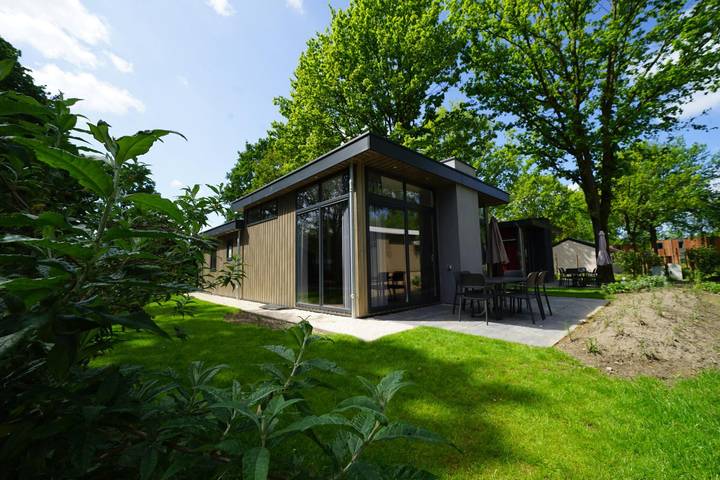 Ferienhaus für 6 Personen, mit Balkon/Terrasse und Terrasse sowie Garten und Pool in Kaatsheuvel