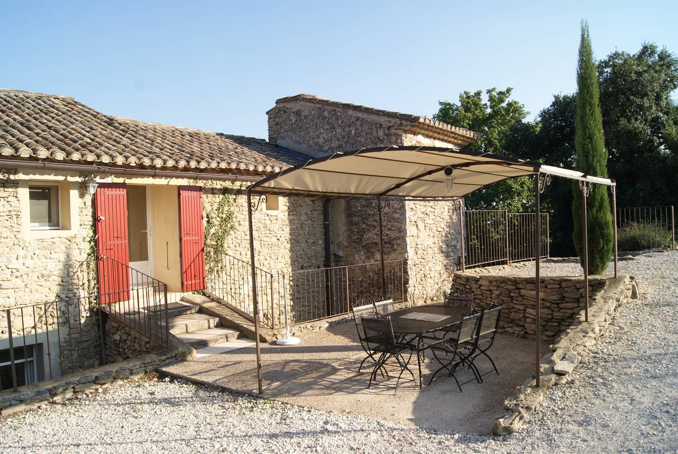 Apartamento entero, Apartamento «Lou Recati La Ribelle En Provence» con vistas a la montaña, Wi-Fi y aire acondicionado in L'Isle-sur-la-Sorgue, Vaucluse