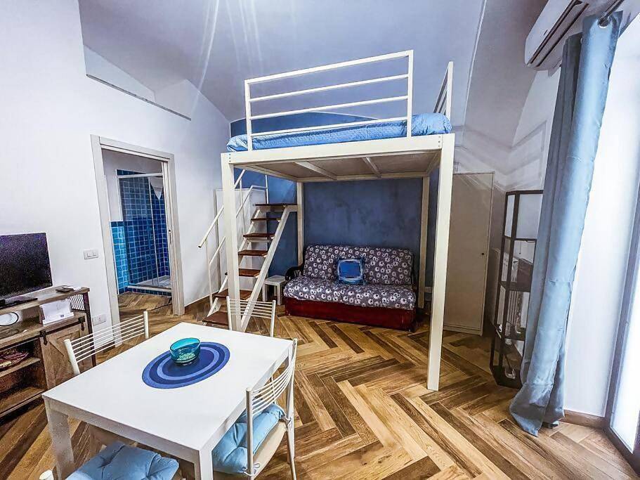 Nel cuore di Via Indipendenza - Noma Blu in Gaeta, Latina Provinz