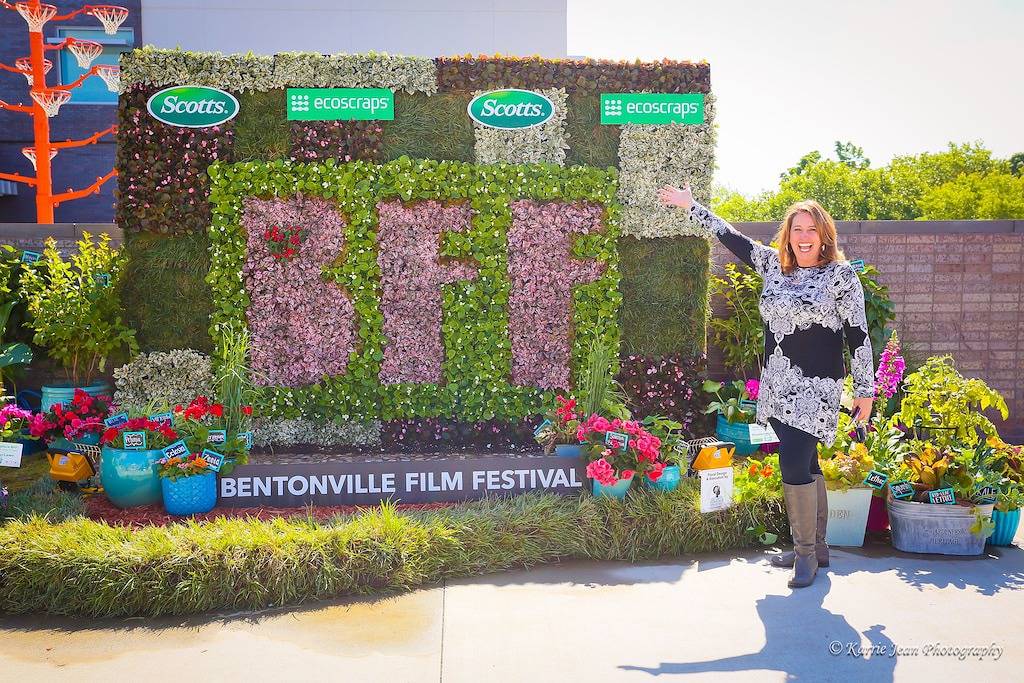 Schritte zur im Stadtzentrum gelegenen Bentonville Ii in Bentonville, Ozark Mountains