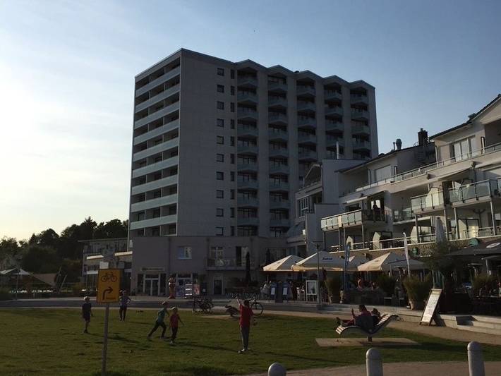Ferienwohnung für 4 Personen, mit Balkon und Pool sowie Sauna und Seeblick in Neustadt in Holstein - 2