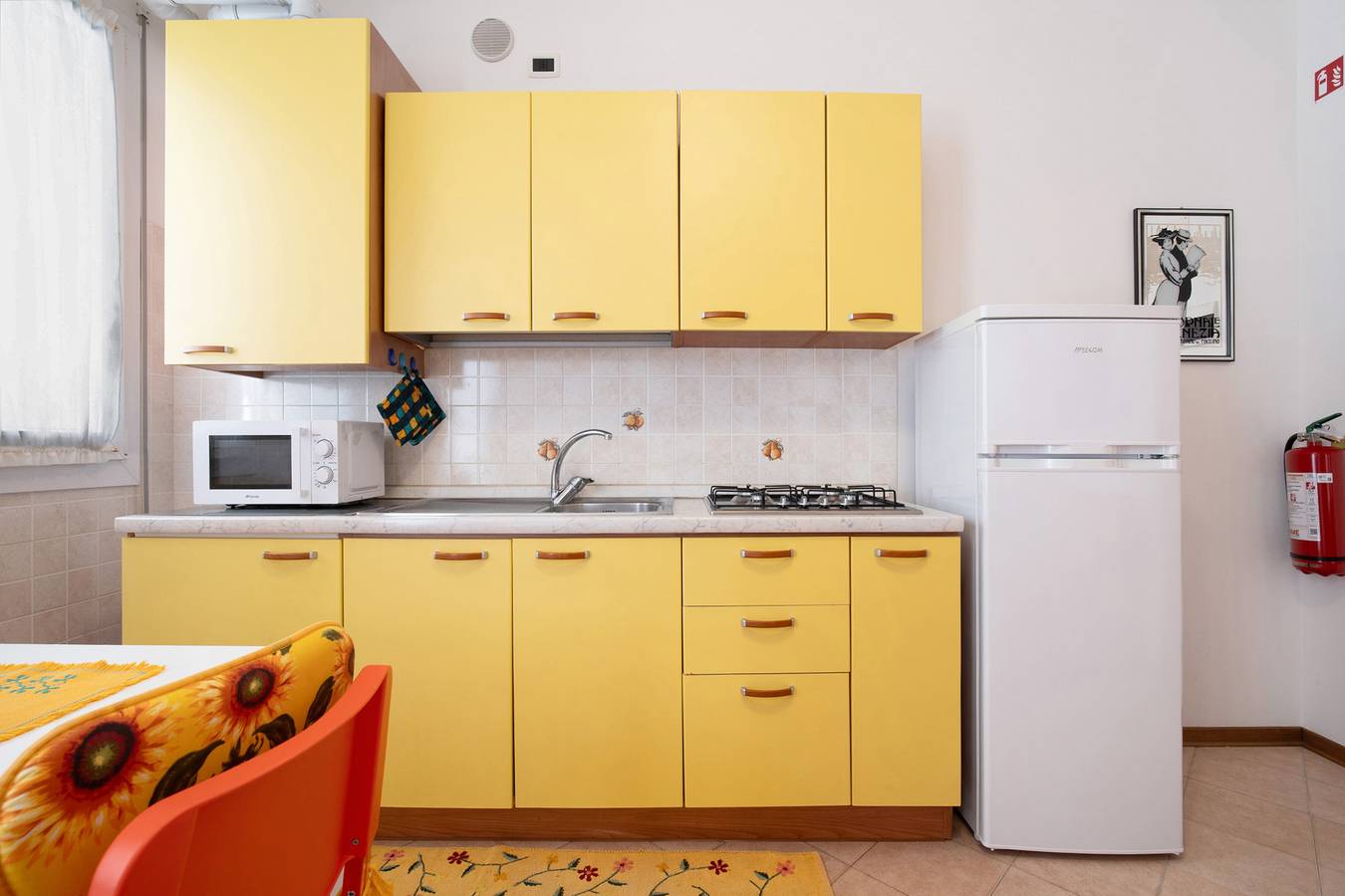 Apartamento entero, Apartamento 'San Paolo 07' con terraza privada y aire acondicionado in Lido di Jesolo, Jesolo