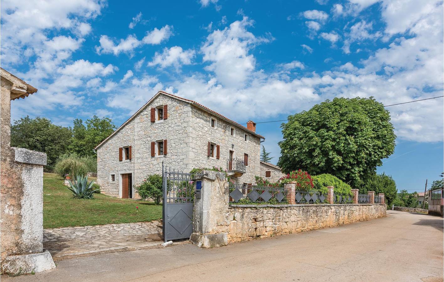 Rifugio sul mare: accogliente appartamento con piscina e terrazza, a 2 km dal centro di Labinci in Visignano (Općina), Istria centrale