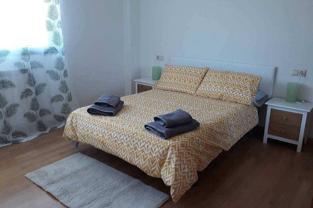Entire apartment, Apartment Ainsa ... in Aínsa, Spanish Pyrenees