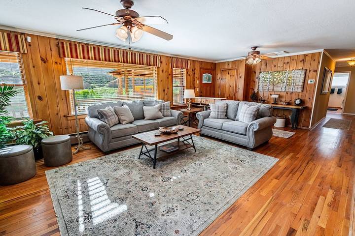 Vacation rental for 6 people, with balcony and yard in Canon City