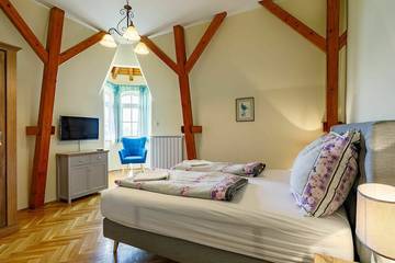 Villa for 26 Guests in Fonyód, Southern Transdanubia, Picture 4