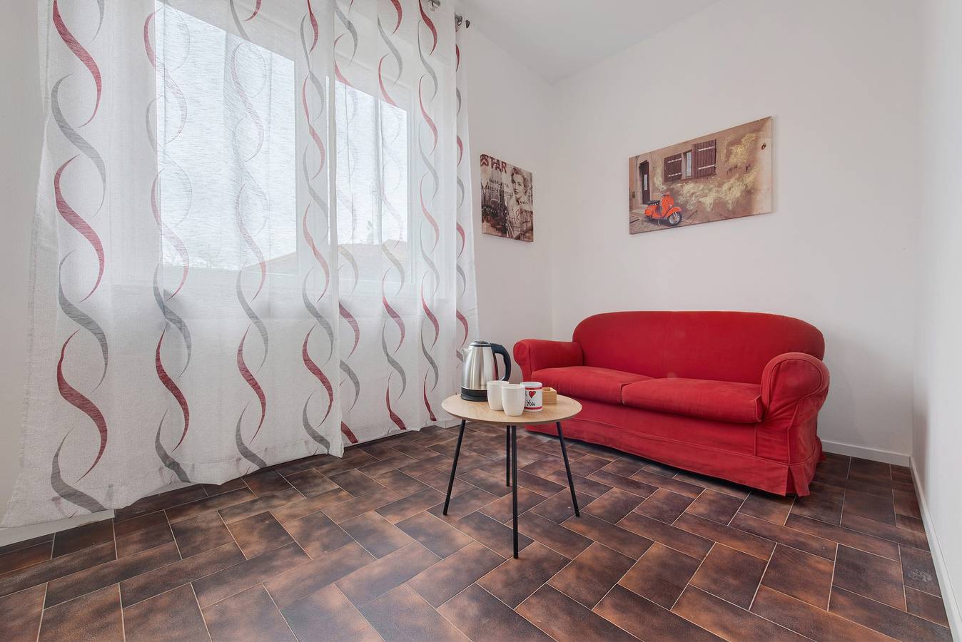 Zimmer 'Rossa' mit gemeinsamer Terrasse und Wi-Fi in Alzate Brianza, Brianza