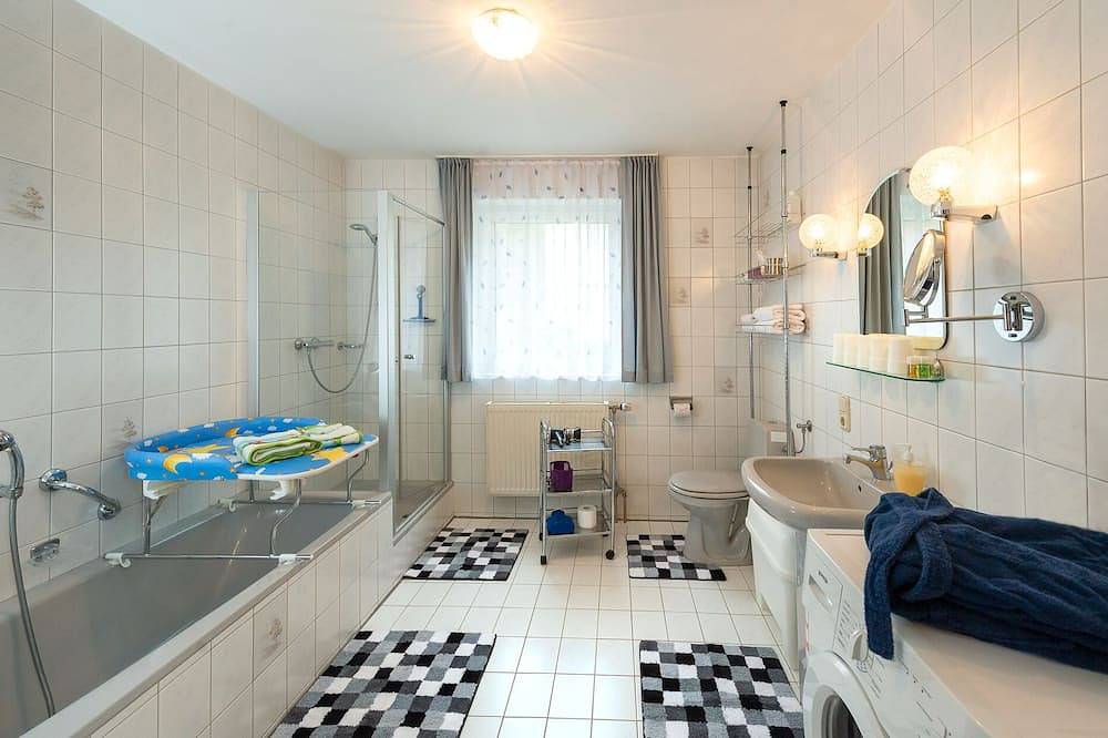 Ganze Wohnung, Großzügige Ferienwohnung am Nationalpark Bayerischer Wald (Fewo 3) in Sankt Oswald-Riedlhütte, Ostbayern