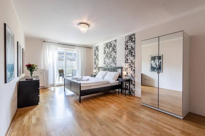 Ferienwohnung für 4 Personen, mit Ausblick und Garten in Karlsbad