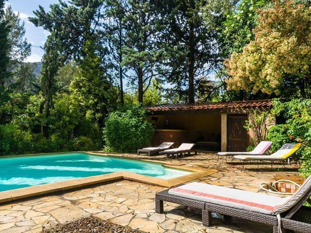 Adorable villa avec piscine nichée dans la pinède in Roquevaire, Côte méditerranéenne (France)