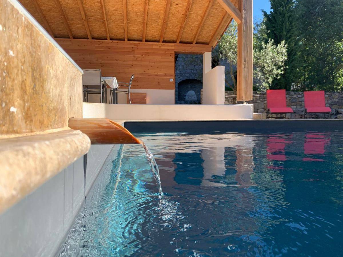 Chambre d'hôtes avec climatisation, terrasse privée et accès piscine in Saint-Alban-Auriolles, Ardèche