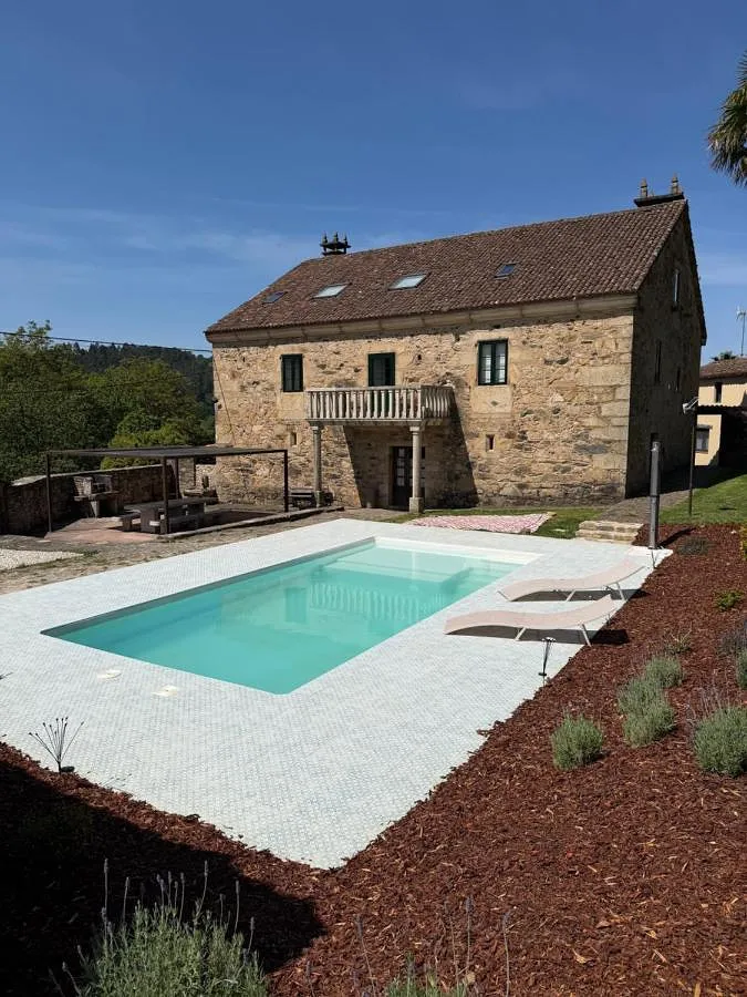 Maison de campagne pour 4 personnes, avec jardin ainsi que vue sur le lac et piscine, animaux acceptés - 1