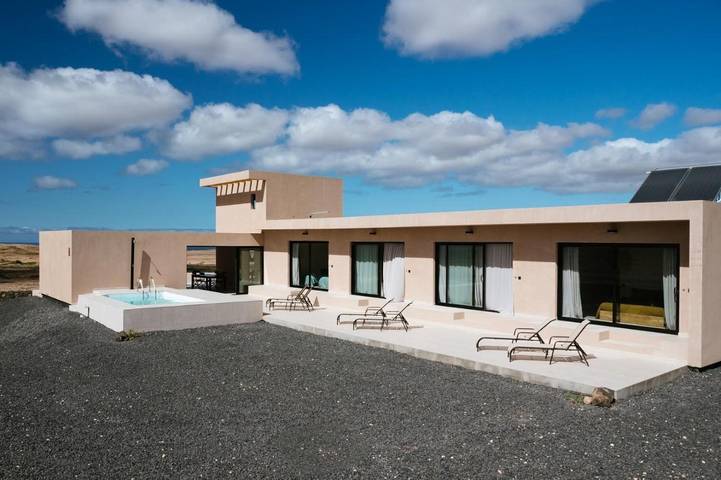 Ferienhaus für 8 Personen, mit Terrasse und Pool sowie Ausblick