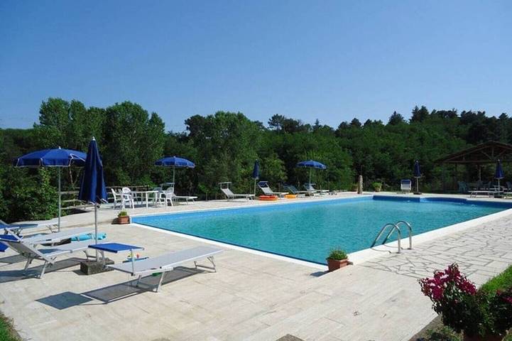 Ferienhaus für 8 Personen, mit Pool und Terrasse sowie Garten