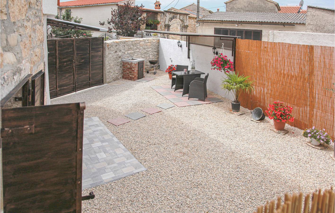 Charmant appartement in Radetici met terras en handige voorzieningen in Centraal Istrië