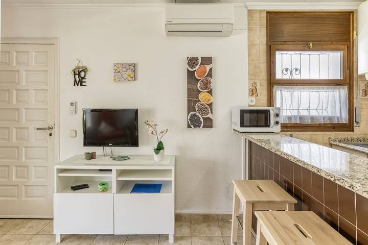Hel lejlighed, Salins Studio Apartment with Canal Views, Wi-Fi, and Air Conditioning in Empuriabrava, Upper Empordà