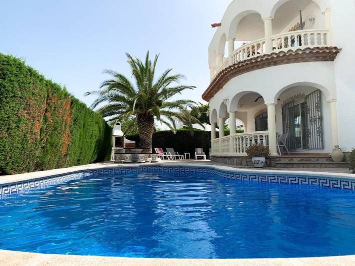 Casa de vacaciones para 8 personas, con vistas además de piscina y jardín - 1