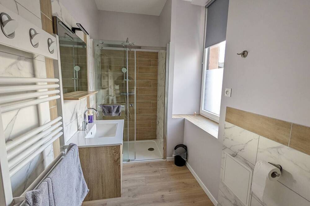 Apartamento entero, Air-conditioned and renovated one-bedroom apartment in the center of Soultz. Immediate access to the Alsace Wine Route 🍇. Between Colmar and Mulhouse. Fiber optic Wi-Fi, modern comforts for 1-3 people. The perfect base for exploring all of Alsace! in Soultz-Haut-Rhin, Parque natural regional de los Ballons des Vosges