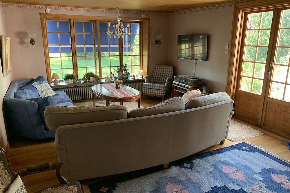 Historic Farmstead with beautiful views out to Swedish countryside in Ödeshög, Vättern