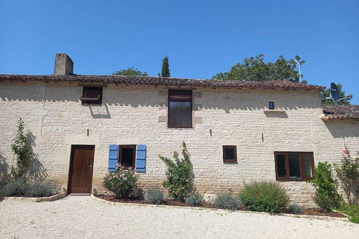 Gîte pour 6 personnes, avec Terrasse ainsi que Jardin et Piscine