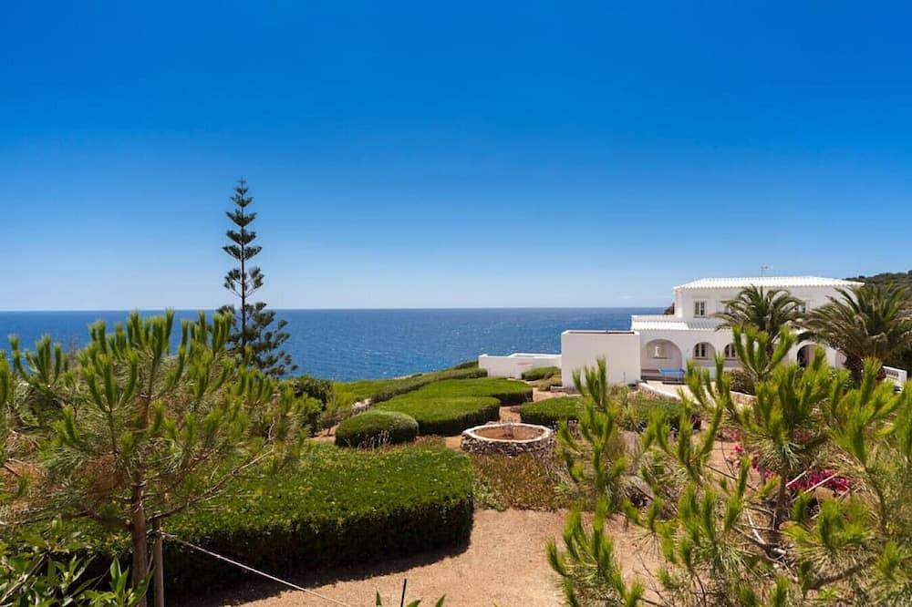 Es Macar, heated Pool, In front of the sea in Es Canutells, Maó