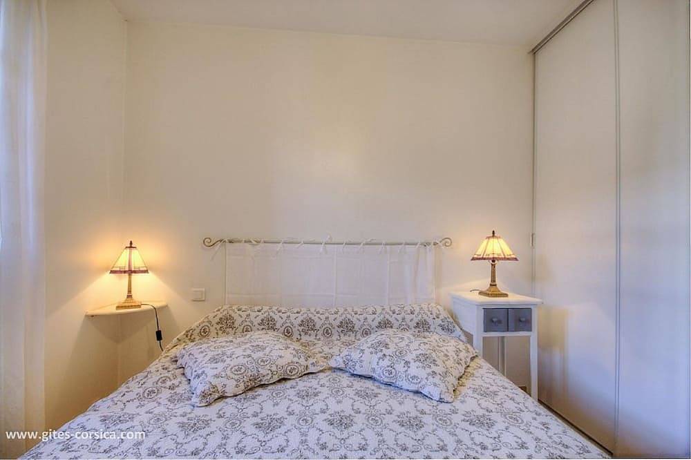 Appartement entier, Le Petit Coin De Paradis  classé Meublé de tourisme 3 ***  un gage de qualité in Sainte-Lucie-de-Tallano, Parc naturel régional de Corse