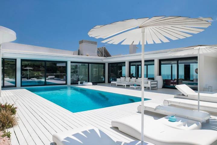 Casa de vacaciones para 13 personas, con Balcón y Jacuzzi además de Terraza y Jardín en Badalona